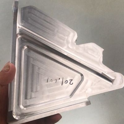 汽車零件去毛刺拋光清洗